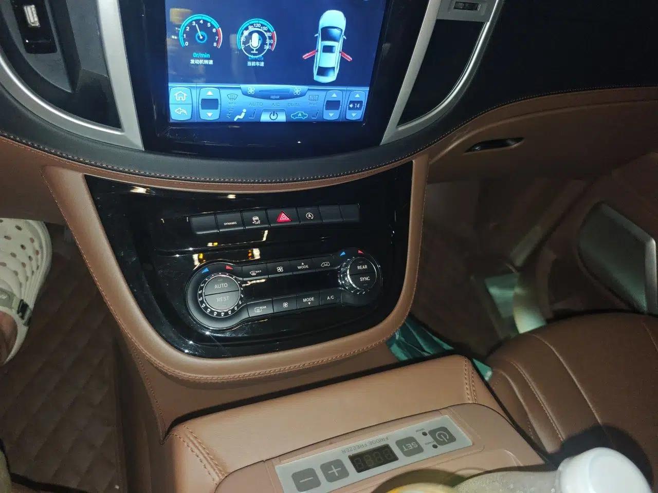 Mercedes-Benz Vito 2018 2.0T Business Version China VI Emission Standard — миниатюра 13