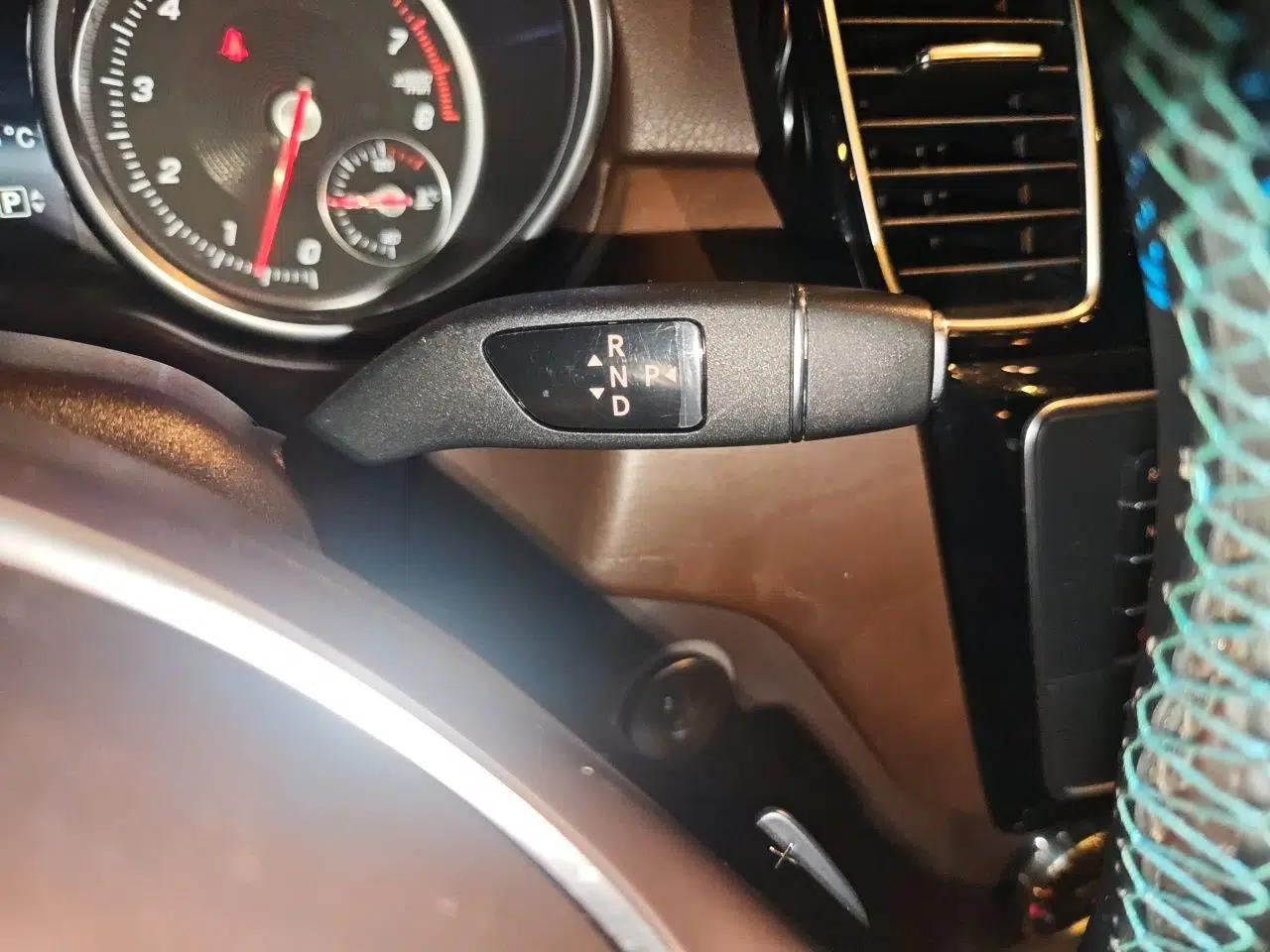Mercedes-Benz GLE 2017 GLE 320 4MATIC Luxury Model — миниатюра 14