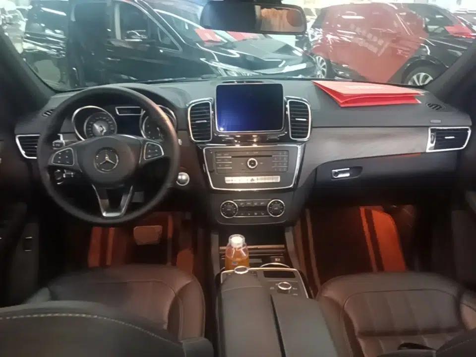 Mercedes-Benz GLE 2018 GLE 320 4MATIC Dynamic Edition Collector's Edition — миниатюра 17