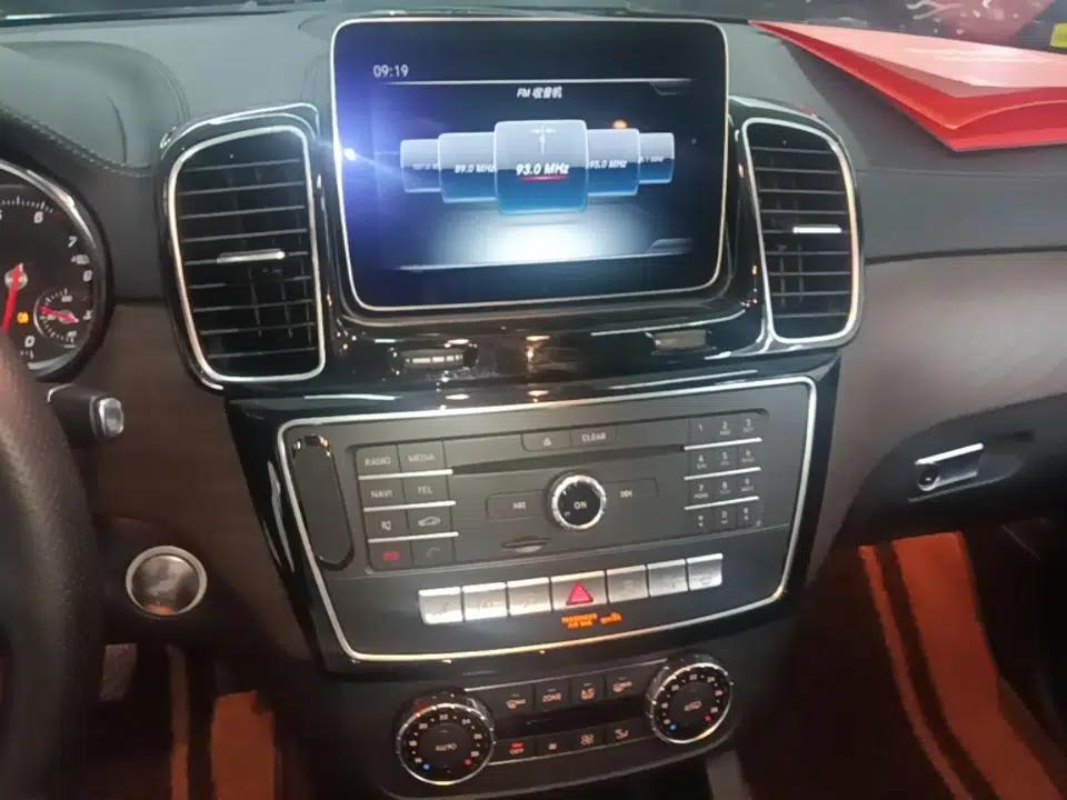 Mercedes-Benz GLE 2018 GLE 320 4MATIC Dynamic Edition Collector's Edition — миниатюра 20