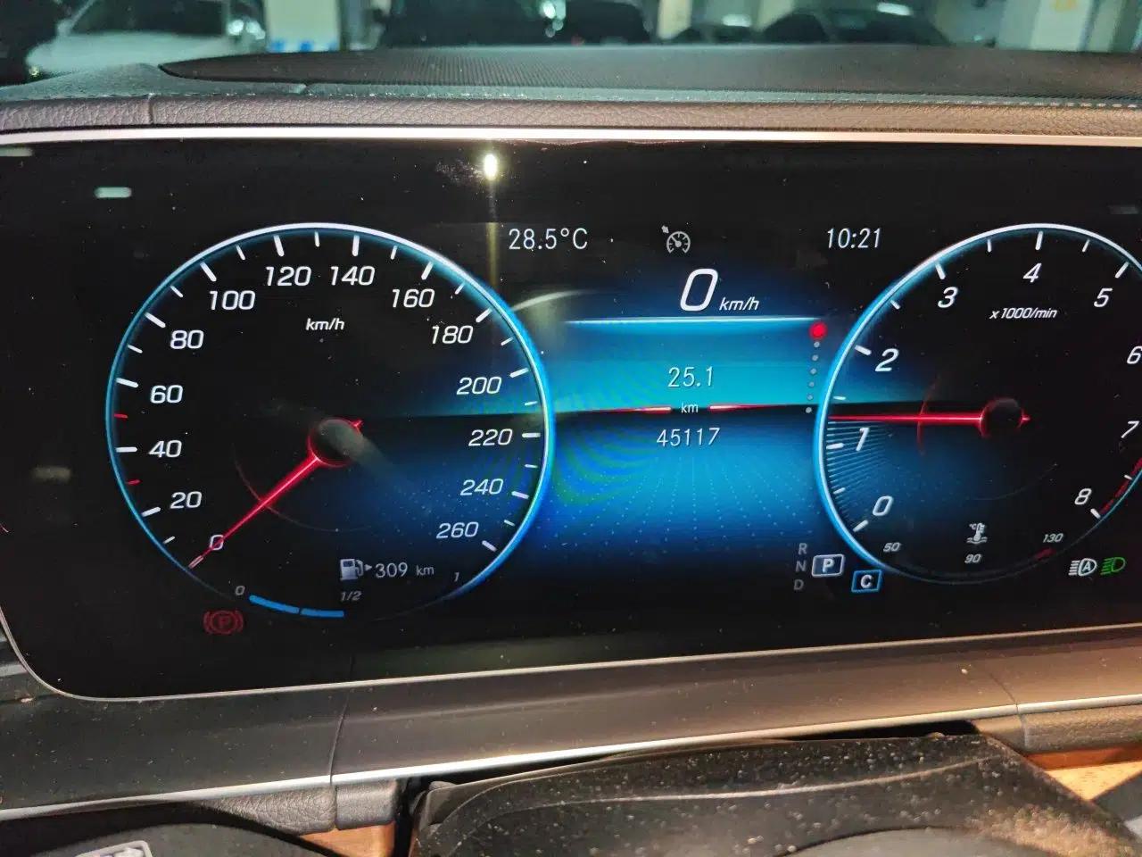 Mercedes-Benz GLE 2021 GLE 350 4MATIC Luxury Model — миниатюра 12
