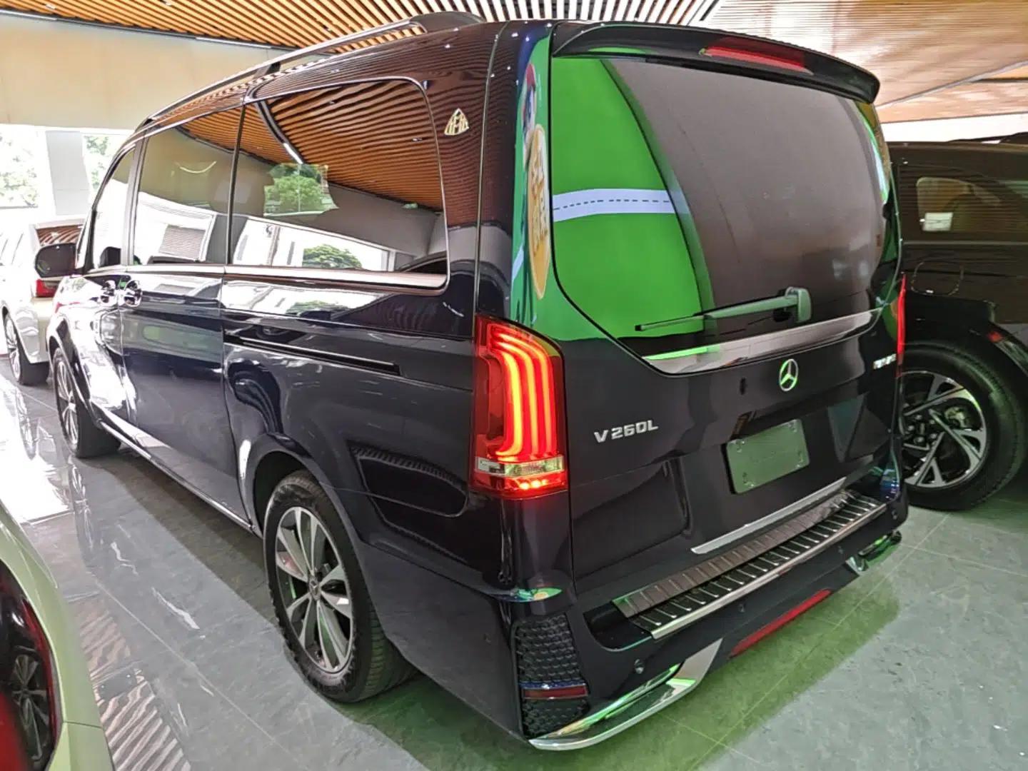 Mercedes-Benz V-Class 2021 V 260 Avantgarde Edition — миниатюра 4
