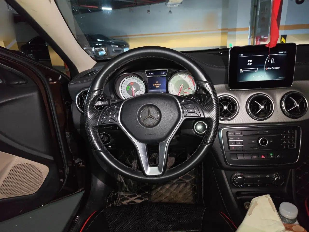Mercedes-Benz GLA 2015 GLA 200 Fashion Model — миниатюра 10