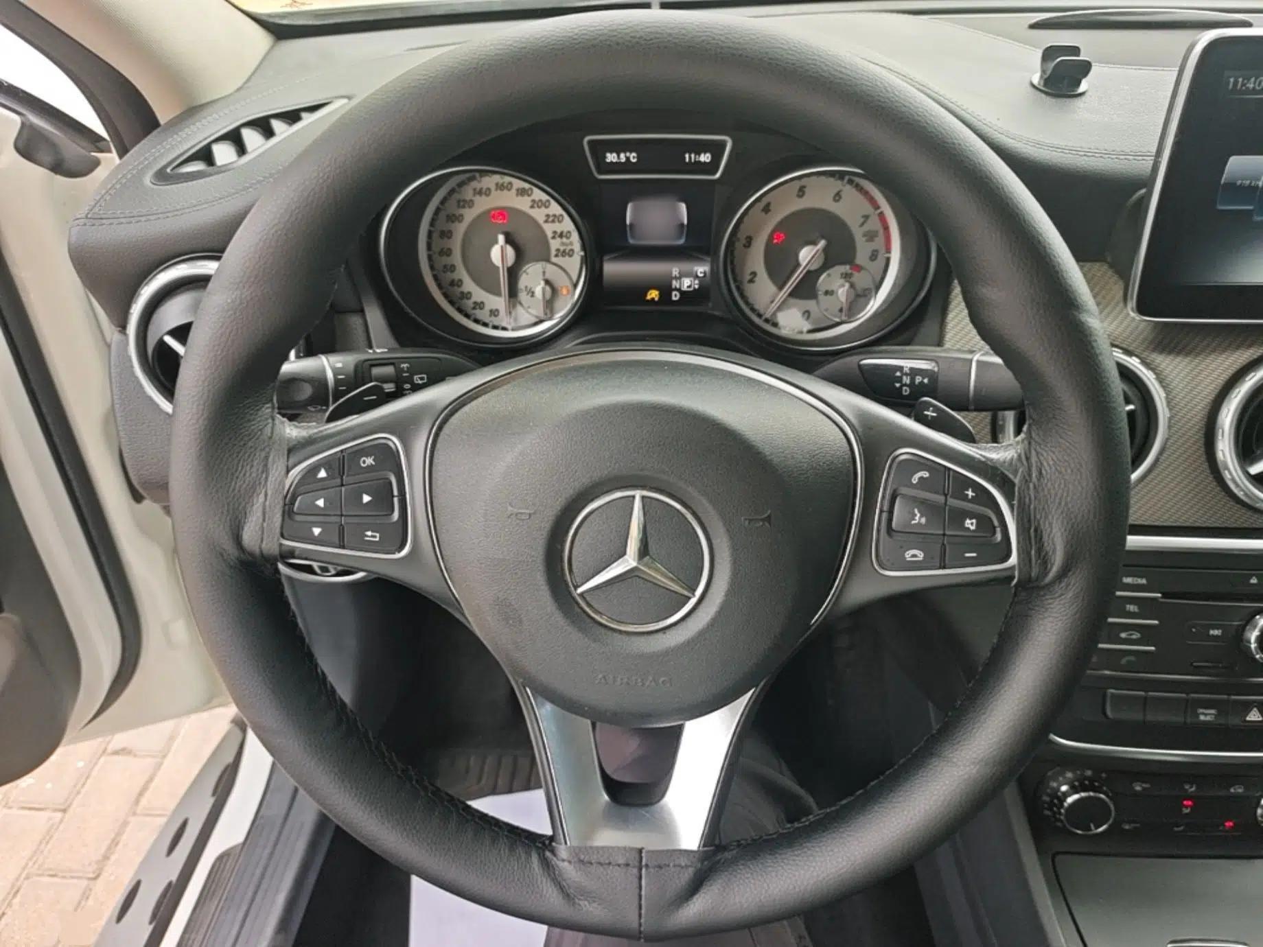 Mercedes-Benz GLA 2016 GLA 200 Fashion Model — миниатюра 13