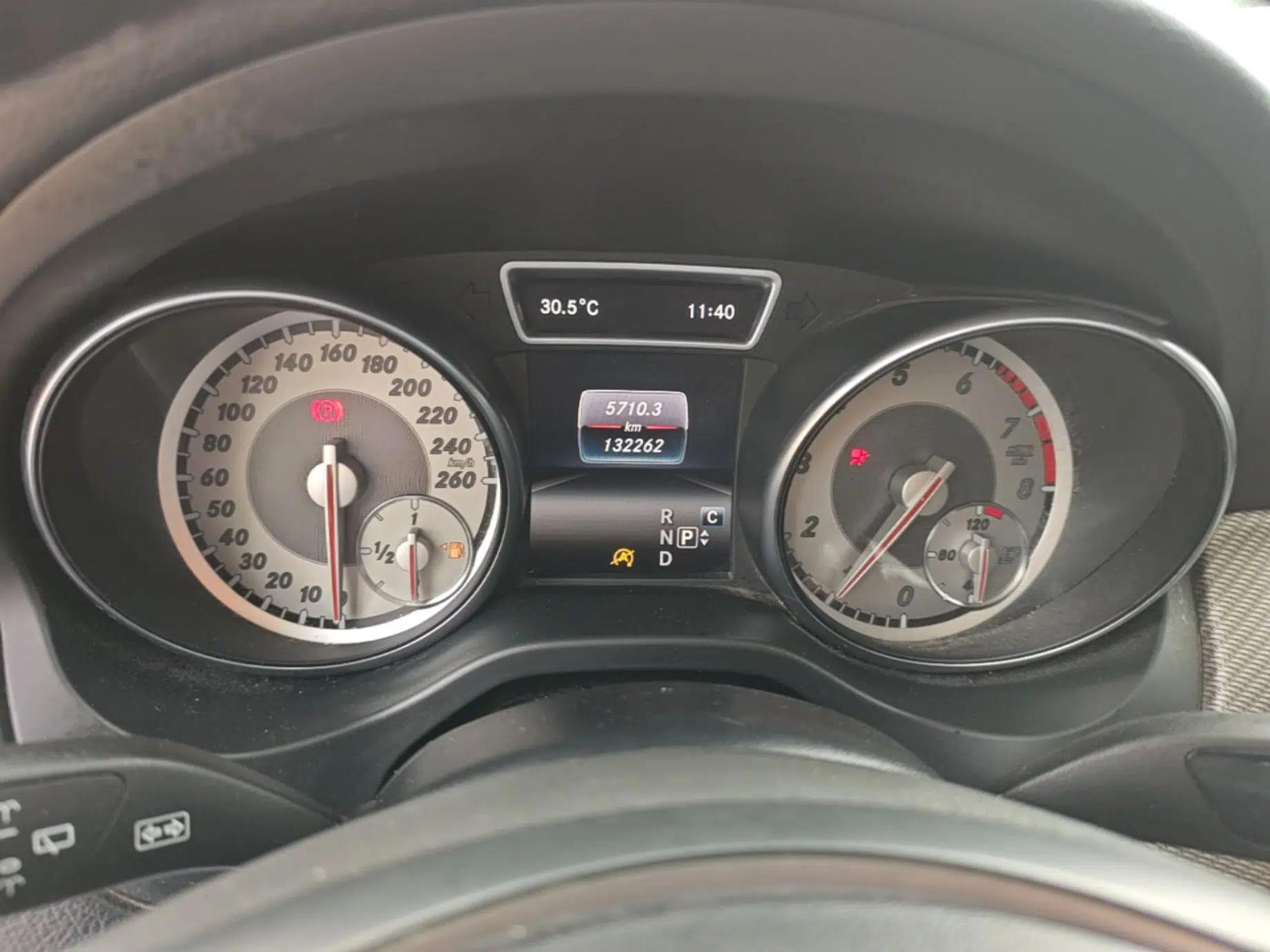 Mercedes-Benz GLA 2016 GLA 200 Fashion Model — миниатюра 14