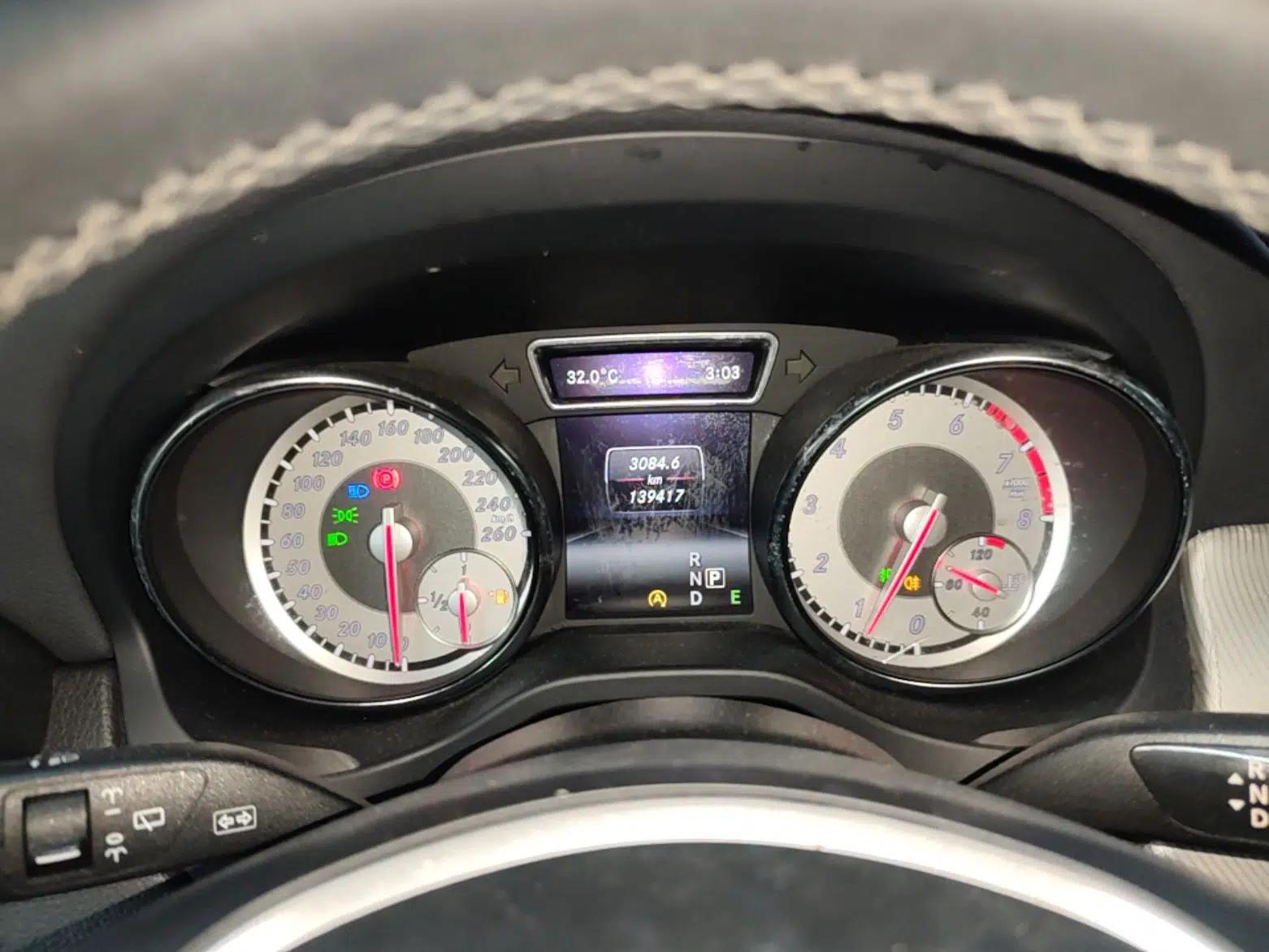 Mercedes-Benz GLA 2015 GLA 200 Fashion Model — миниатюра 14