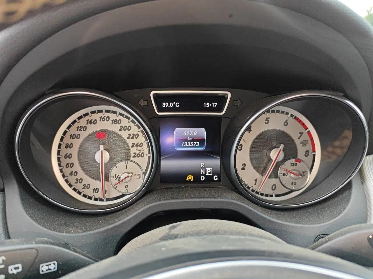 Mercedes-Benz GLA 2015 GLA 200 Fashion Model — миниатюра 11