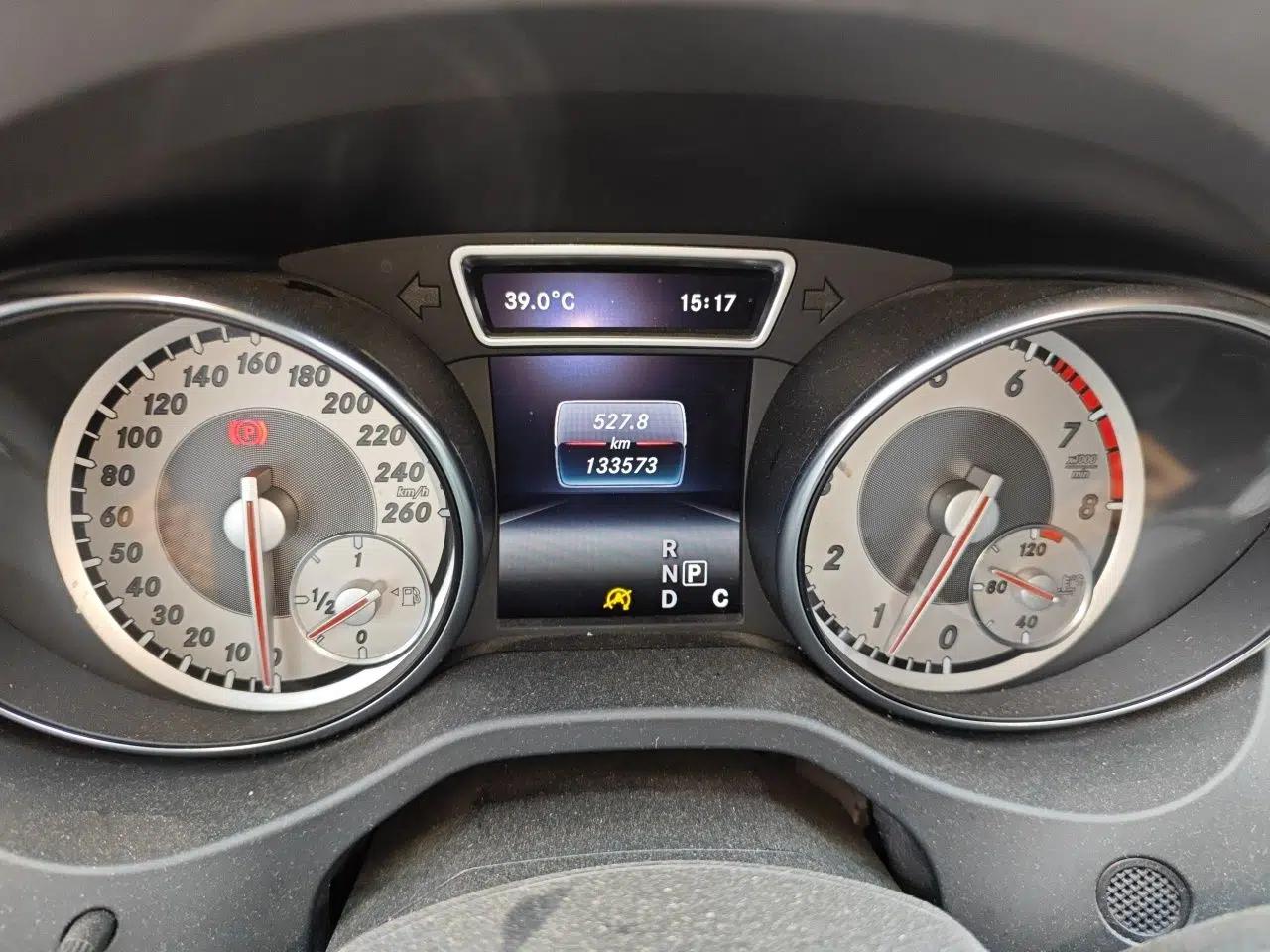 Mercedes-Benz GLA 2015 GLA 200 Fashion Model — миниатюра 12