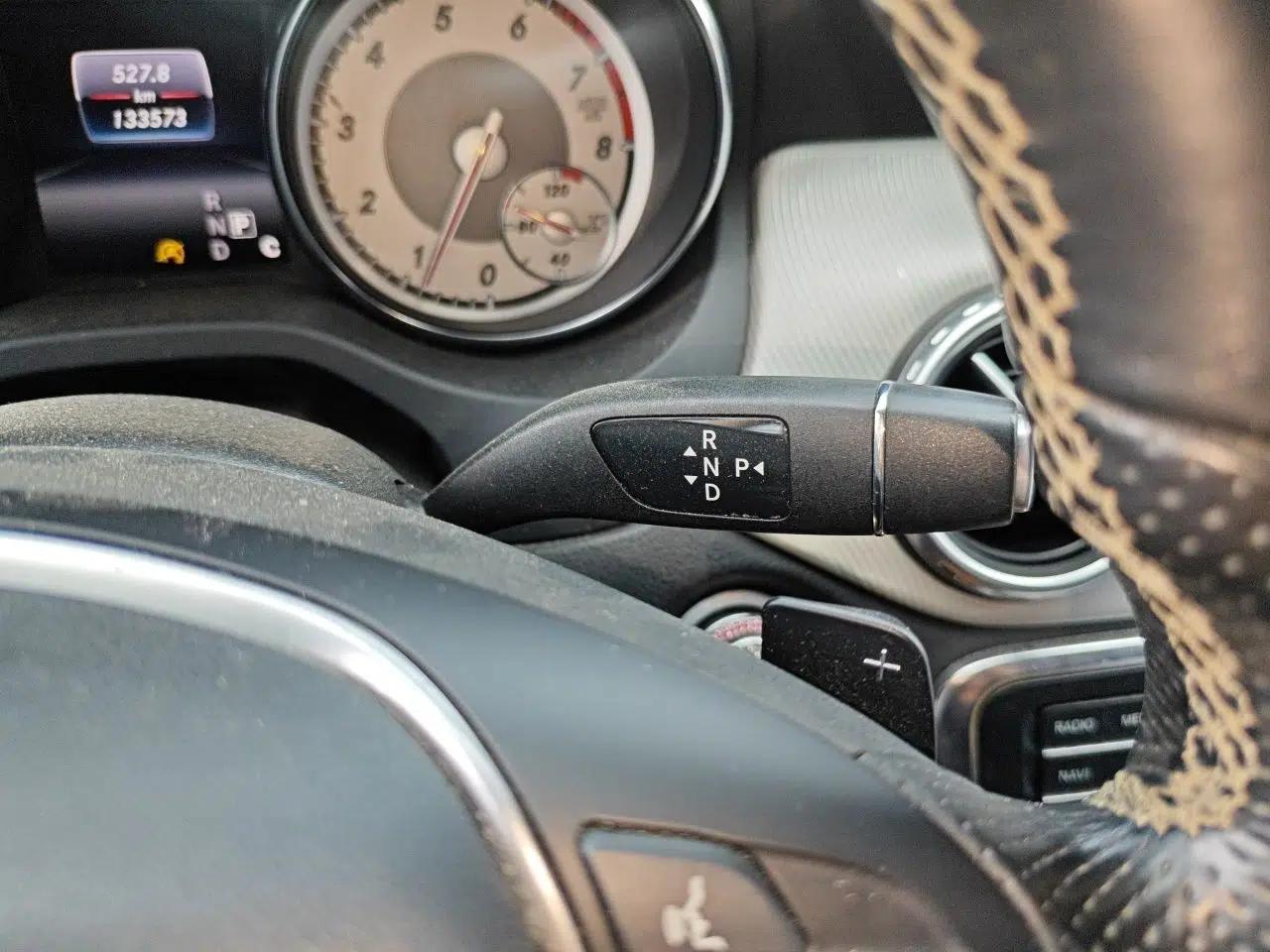 Mercedes-Benz GLA 2015 GLA 200 Fashion Model — миниатюра 14