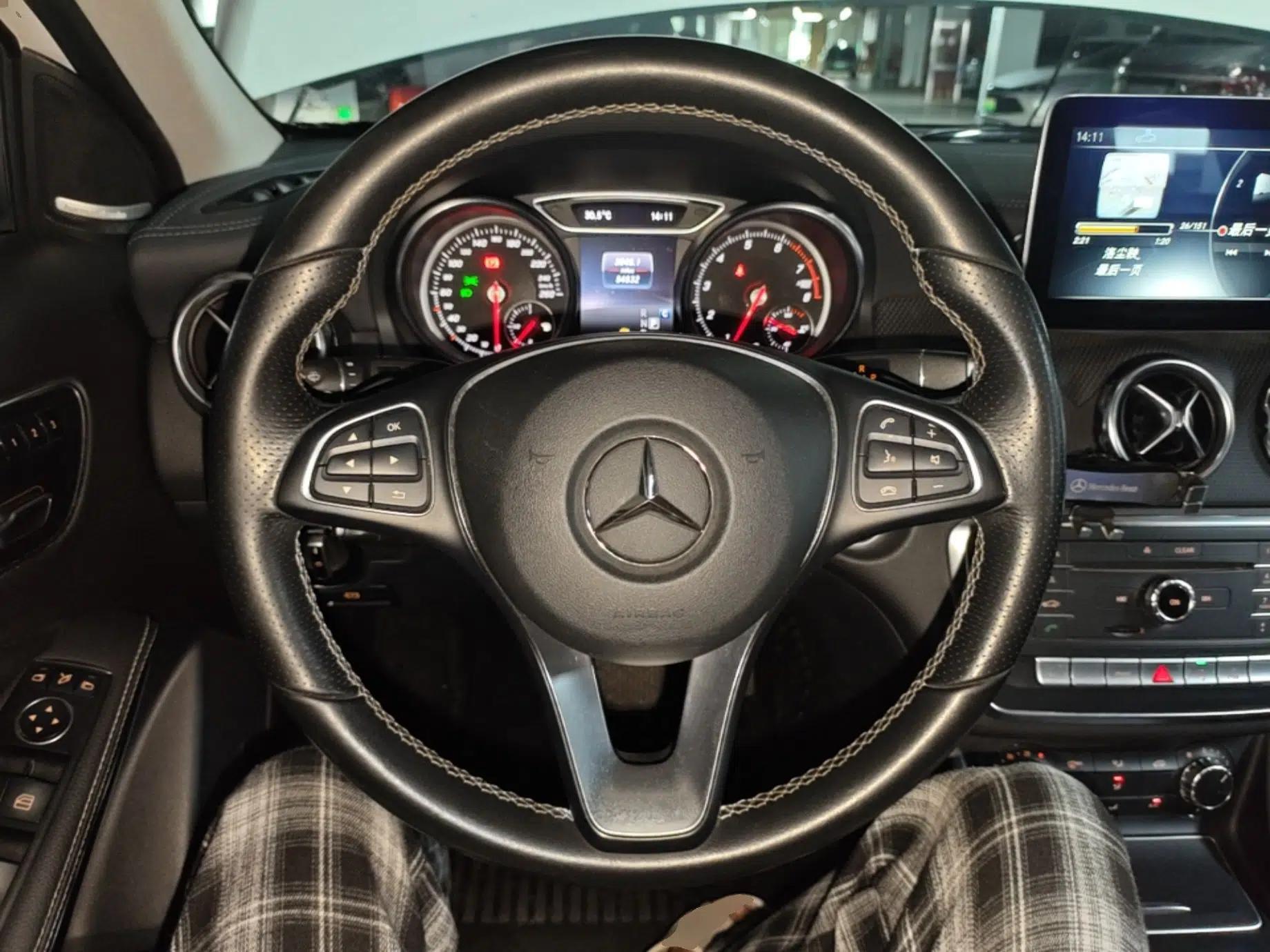 Mercedes-Benz GLA 2017 GLA 200 Fashion Model — миниатюра 13