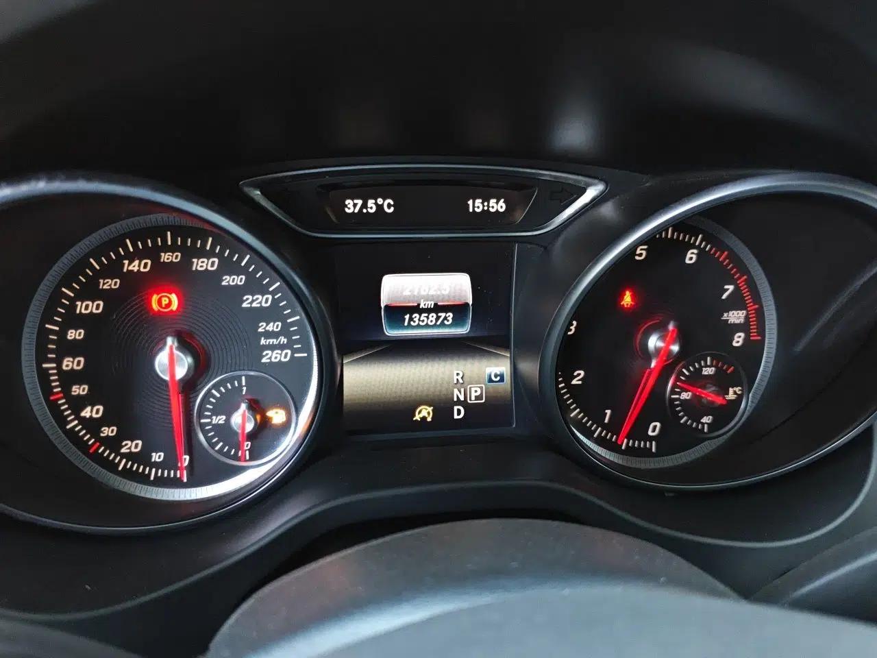 Mercedes-Benz GLA 2017 GLA 220 4MATIC Fashion Model — миниатюра 11