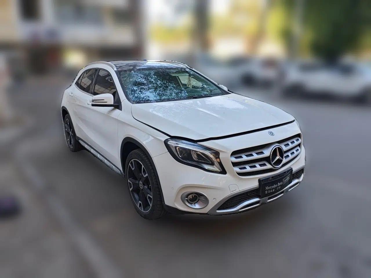 Mercedes-Benz GLA 2017 GLA 220 4MATIC Fashion Model — миниатюра 3