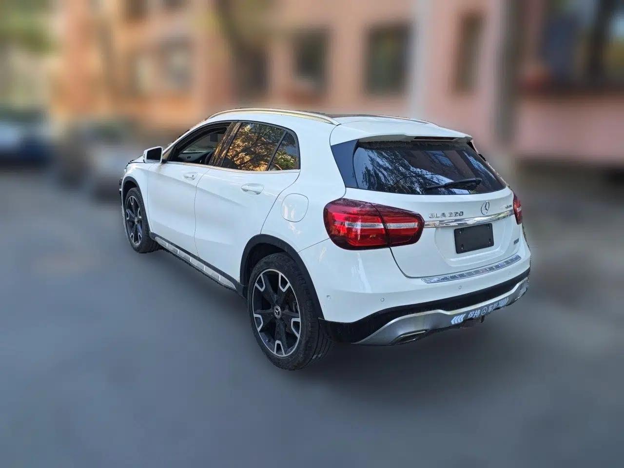 Mercedes-Benz GLA 2017 GLA 220 4MATIC Fashion Model — миниатюра 4