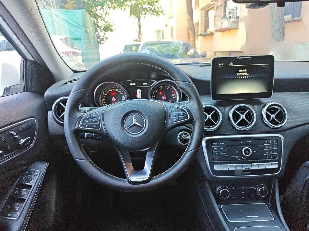 Mercedes-Benz GLA 2017 GLA 220 4MATIC Fashion Model — миниатюра 10