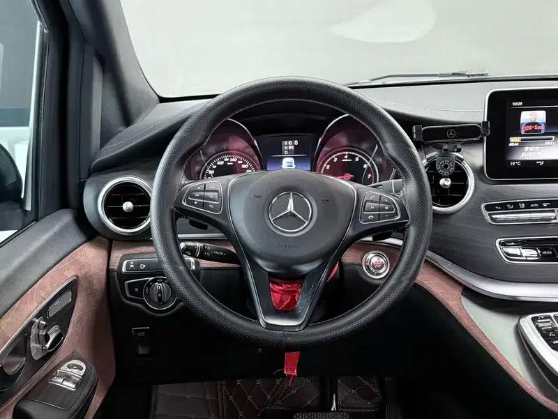 Mercedes-Benz V-Class 2018 V 260 L Premium Extended Edition (China V Emission Standard) — миниатюра 13