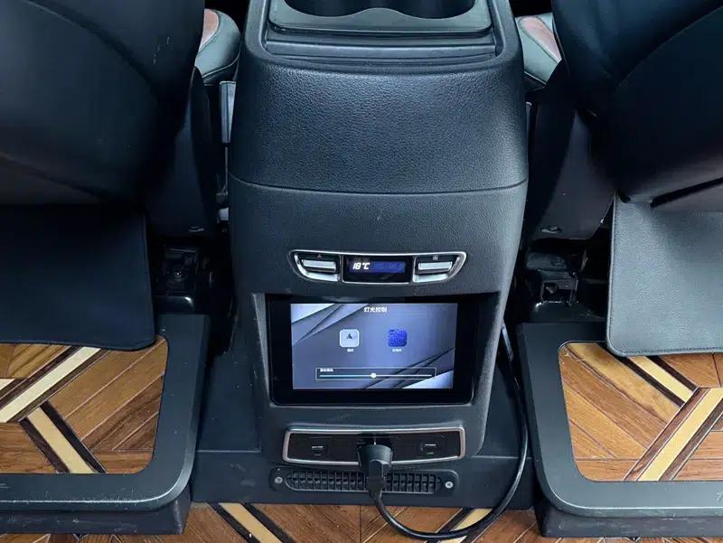 Mercedes-Benz V-Class 2018 V 260 L Premium Extended Edition (China V Emission Standard) — миниатюра 7
