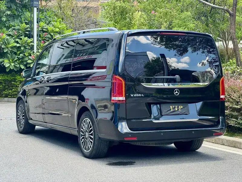 Mercedes-Benz V-Class 2018 V 260 L Premium Extended Edition (China V Emission Standard) — миниатюра 3