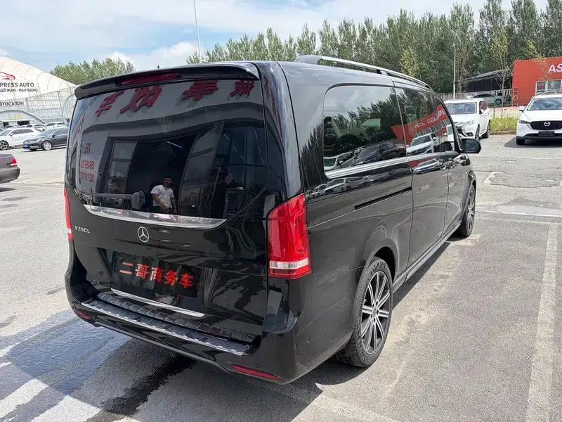 Mercedes-Benz V-Class 2022 V 260 L Long Wheelbase Luxury Edition — миниатюра 5