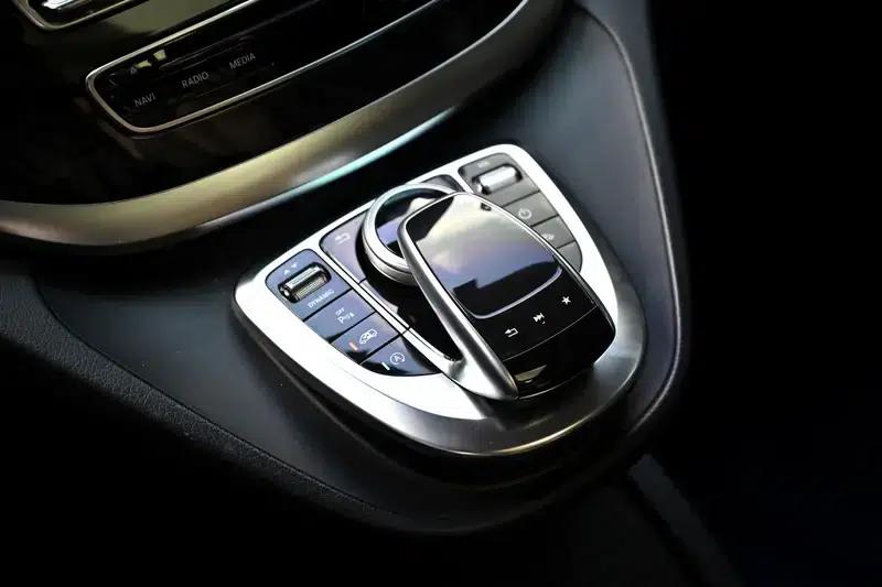 Mercedes-Benz V-Class 2018 V 260 Navigator Edition (China VI Emission Standard) — миниатюра 10