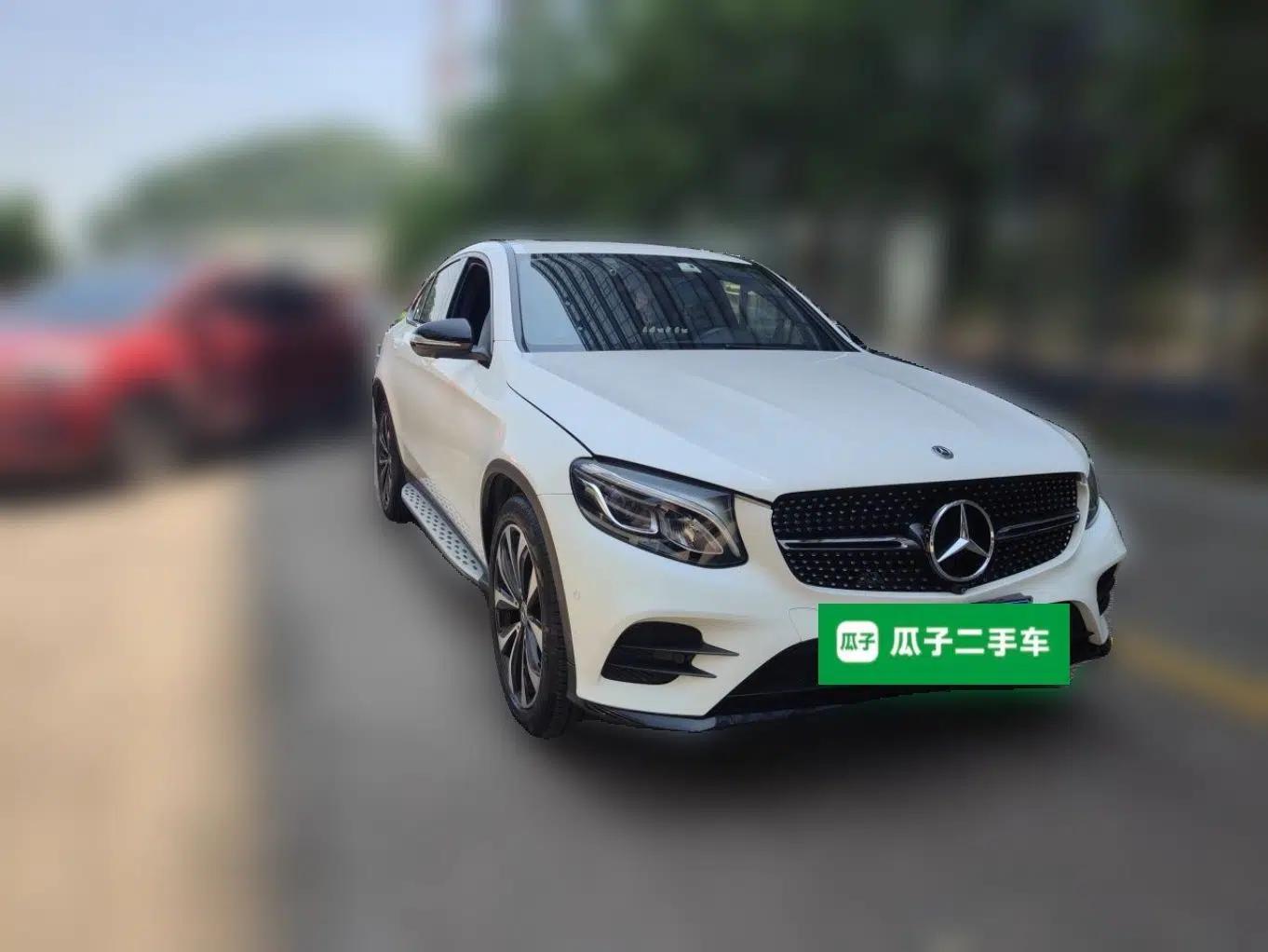 Mercedes-Benz GLC Coupe 2018 GLC 260 4MATIC Coupe SUV — миниатюра 3