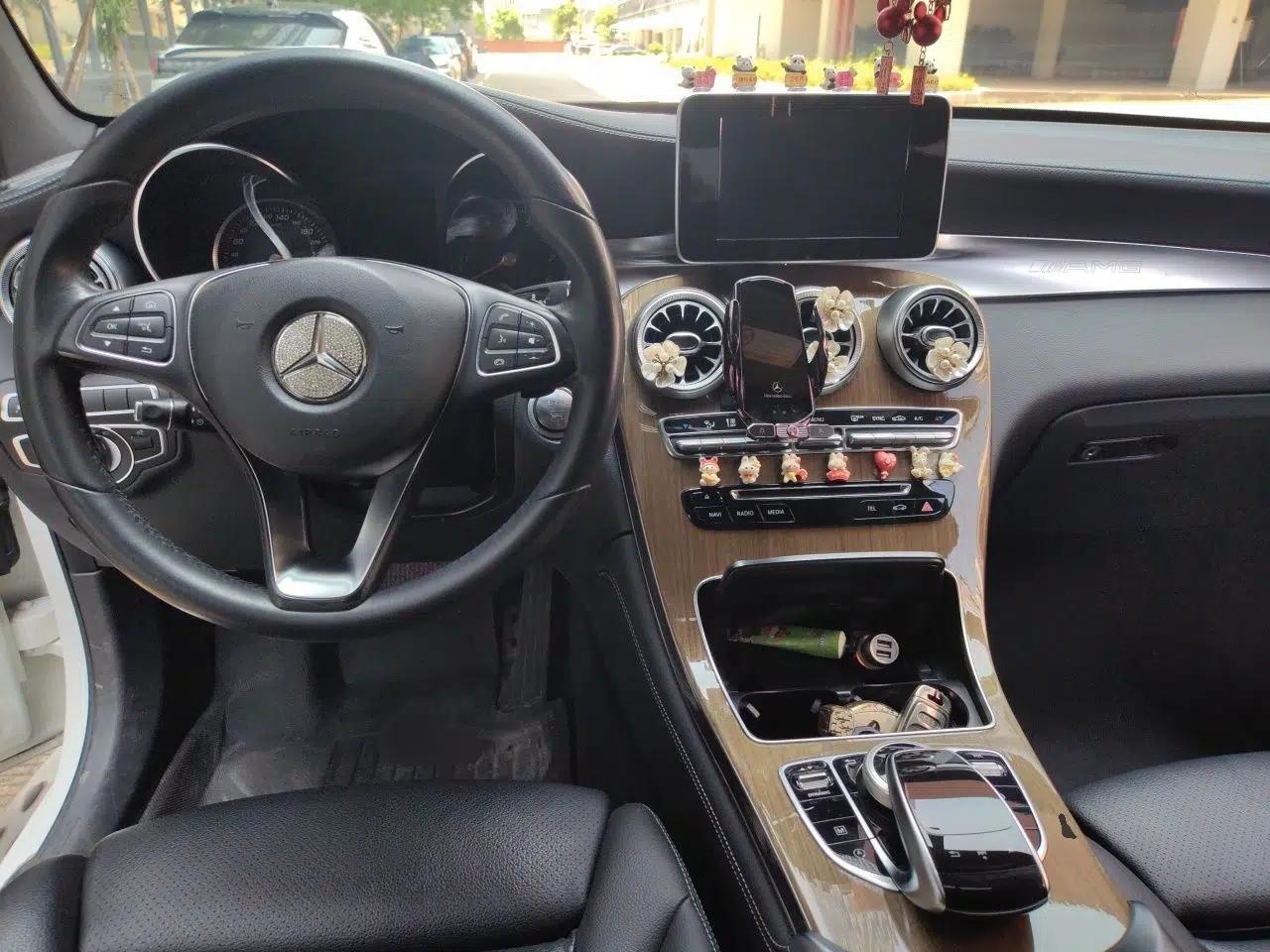 Mercedes-Benz GLC Coupe 2018 GLC 260 4MATIC Coupe SUV — миниатюра 9