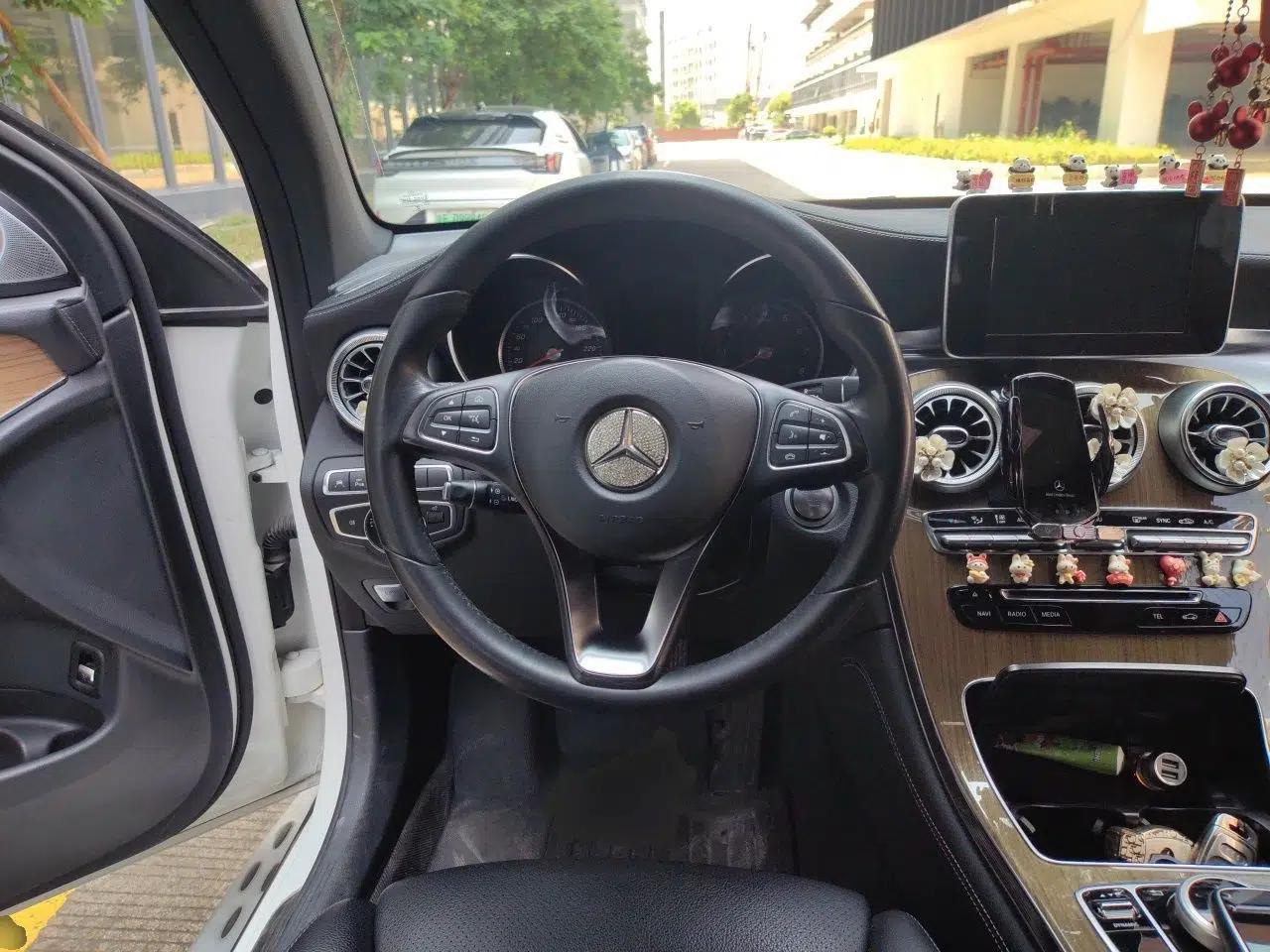 Mercedes-Benz GLC Coupe 2018 GLC 260 4MATIC Coupe SUV — миниатюра 10