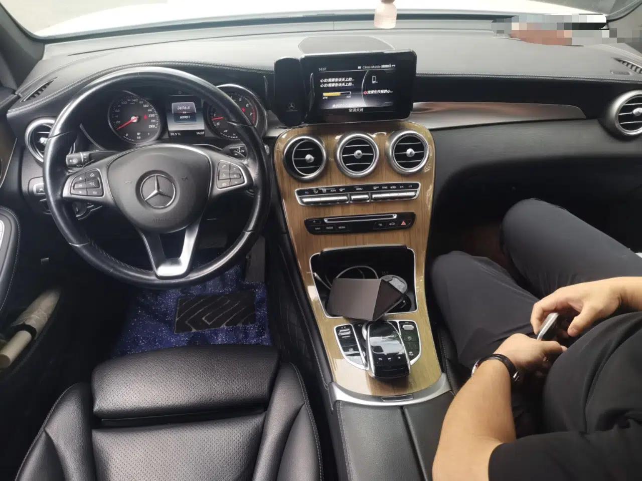 Mercedes-Benz GLC Coupe 2019 GLC 260 4MATIC Coupe SUV — миниатюра 9
