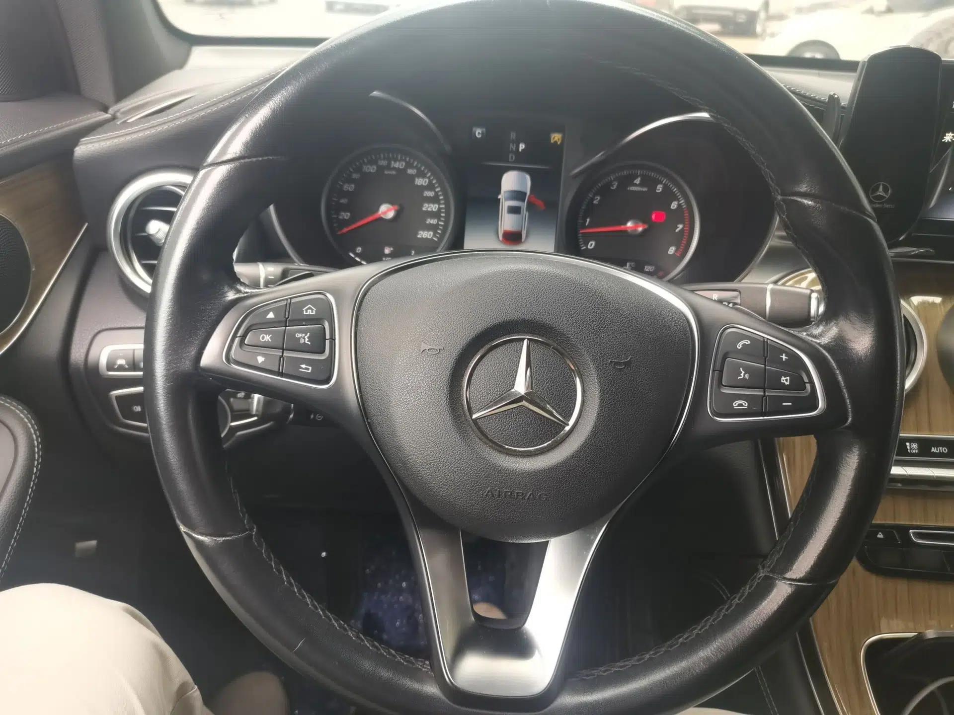 Mercedes-Benz GLC Coupe 2019 GLC 260 4MATIC Coupe SUV — миниатюра 10