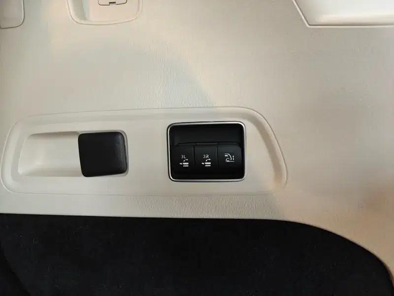 Mercedes-Benz GLS 2023 3.0L Automatic 4WD 7-Seater (Parallel Import) — миниатюра 7