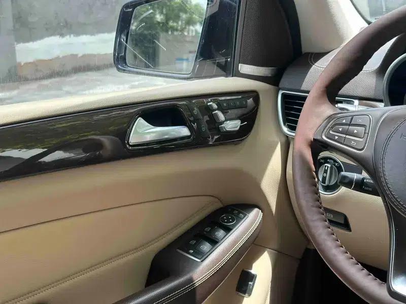Mercedes-Benz GLS 2017 3.0T Automatic Front-Wheel Drive 7-Seater (Parallel Import) — миниатюра 28