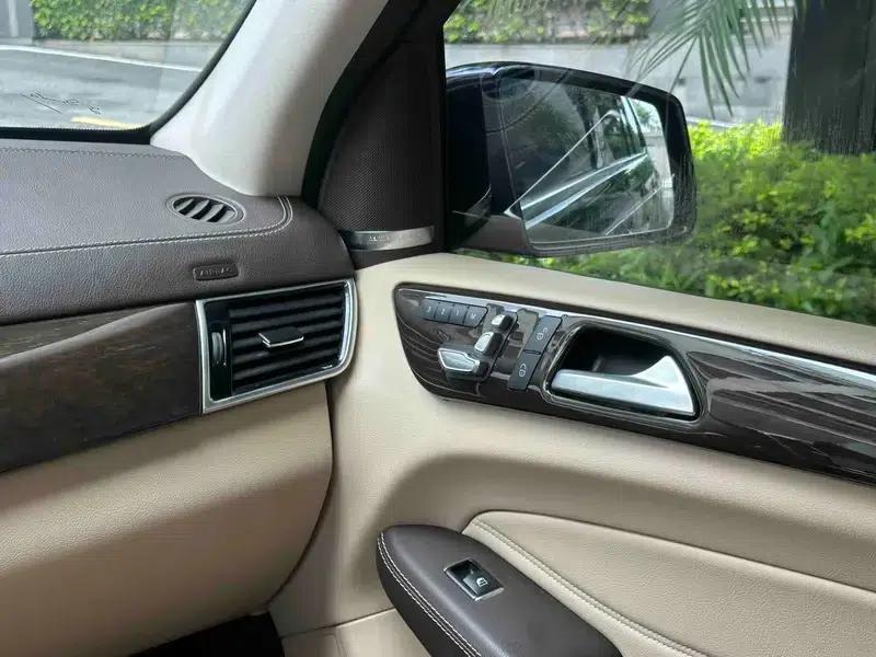 Mercedes-Benz GLS 2017 3.0T Automatic Front-Wheel Drive 7-Seater (Parallel Import) — миниатюра 29