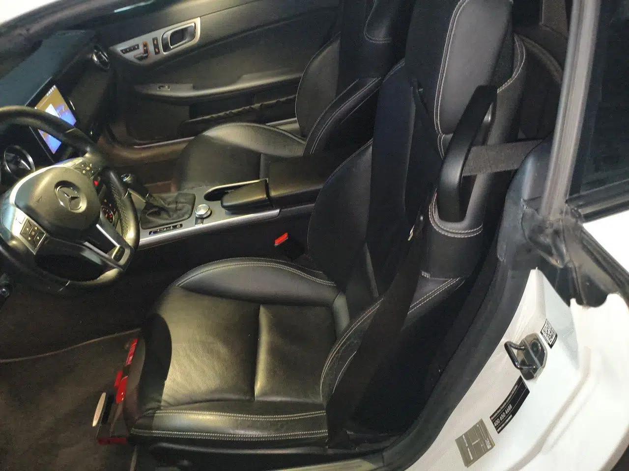 Mercedes-Benz SLK-Class 2011 SLK 200 Fashion Model — миниатюра 17