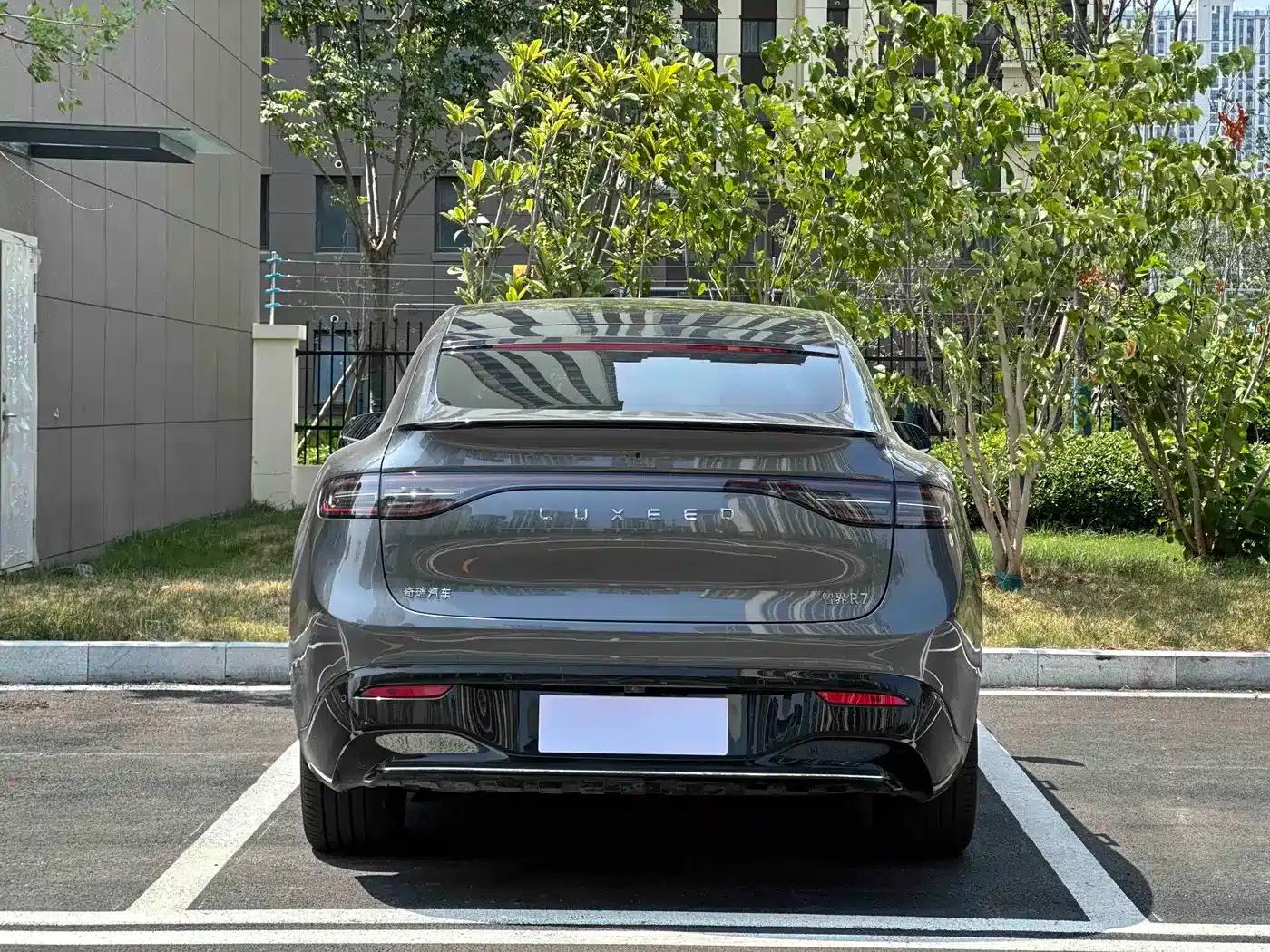 Zhijie R7 2024 Pure Electric 736km Ultra — миниатюра 8