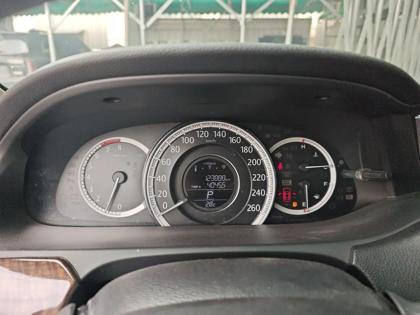 Honda Accord 2014 2.0L EX Luxury Edition — миниатюра 14
