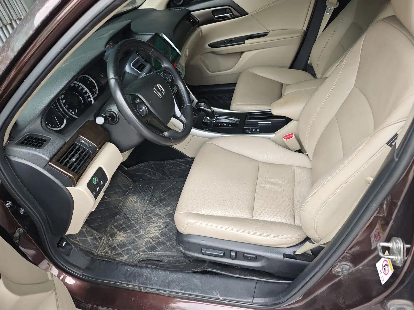 Honda Accord 2014 2.0L EX Luxury Edition — миниатюра 17