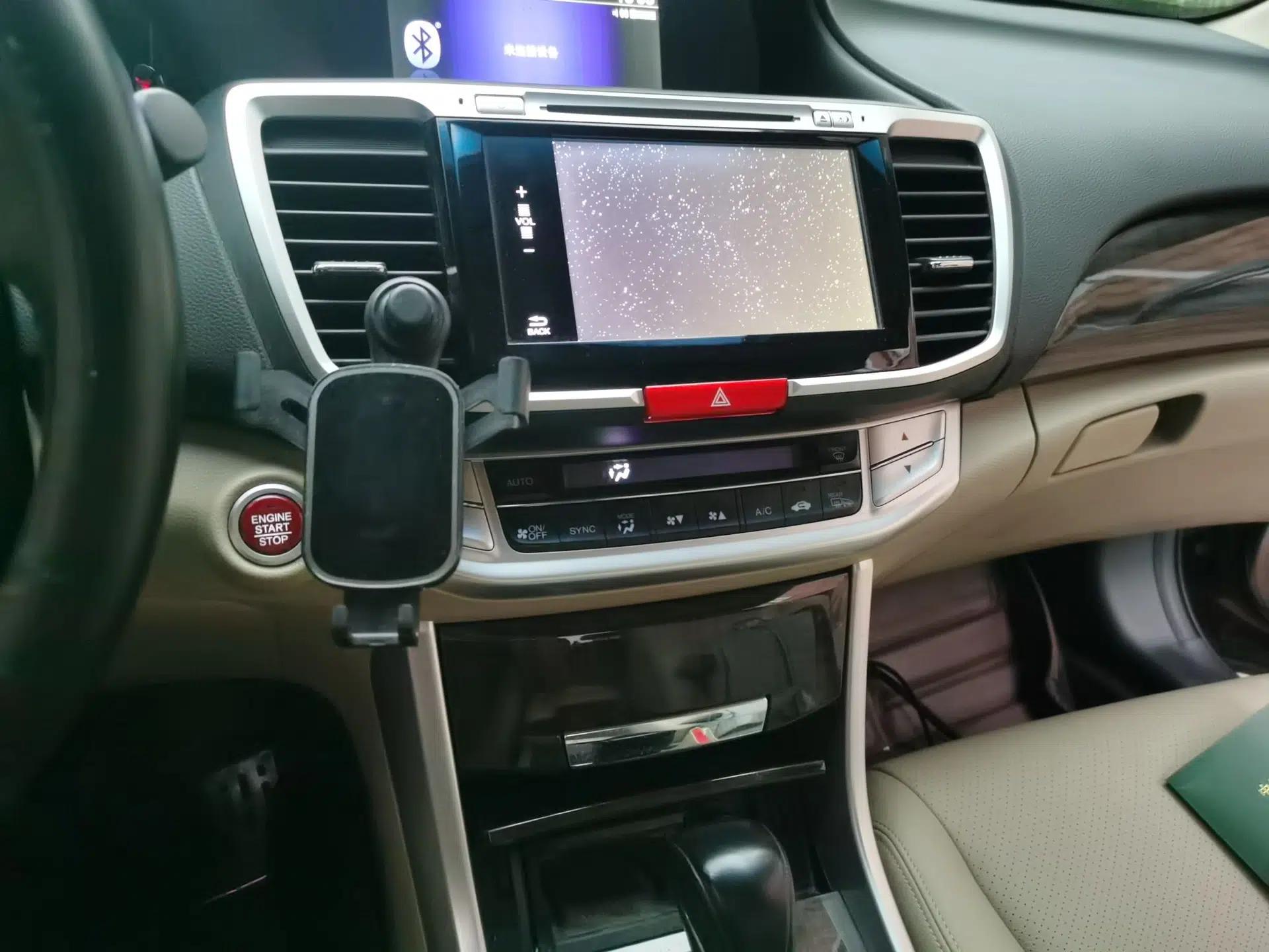 Honda Accord 2014 2.4L EXN Luxury Navigation Edition — миниатюра 13