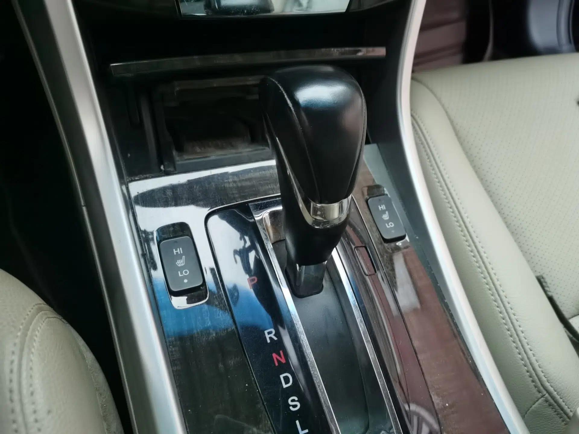Honda Accord 2014 2.4L EXN Luxury Navigation Edition — миниатюра 14
