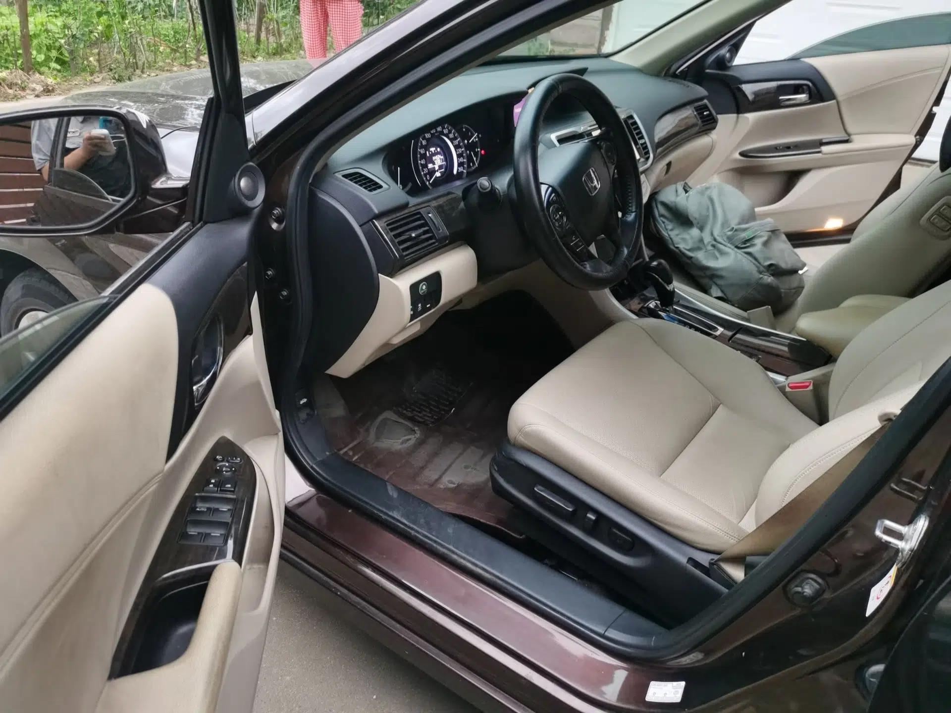 Honda Accord 2014 2.4L EXN Luxury Navigation Edition — миниатюра 16
