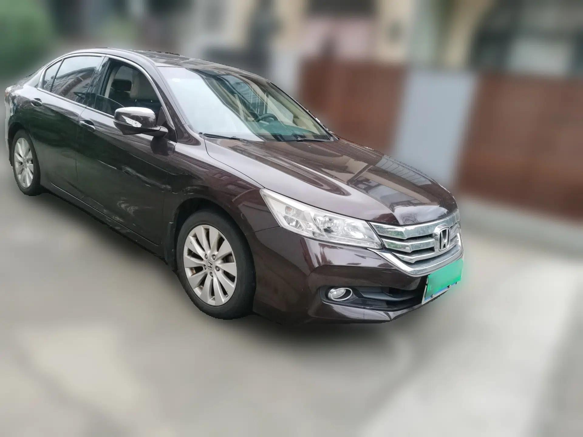 Honda Accord 2014 2.4L EXN Luxury Navigation Edition — миниатюра 3
