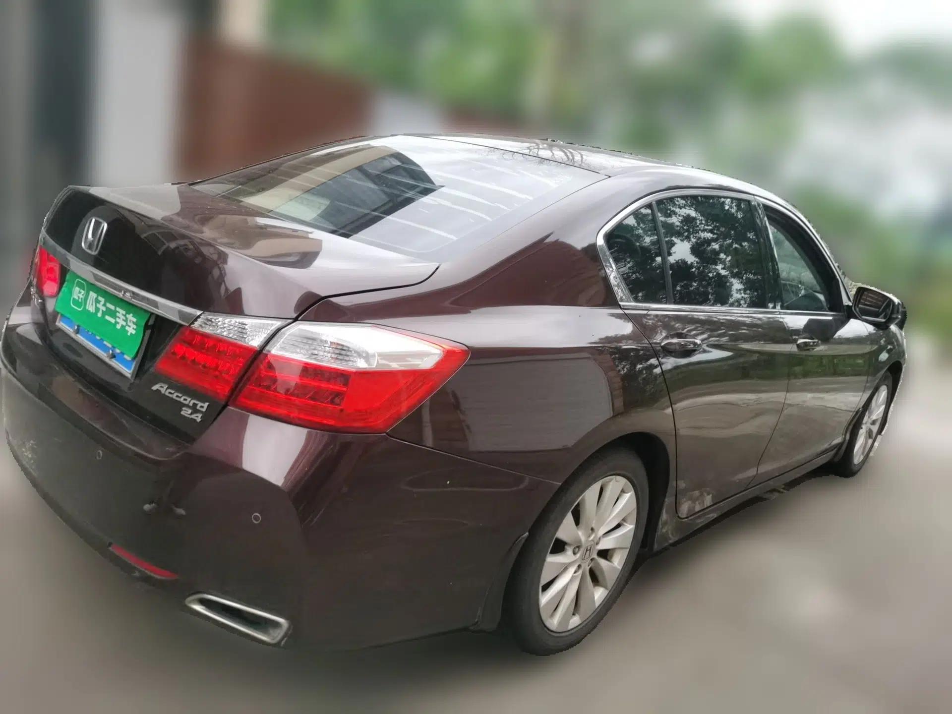 Honda Accord 2014 2.4L EXN Luxury Navigation Edition — миниатюра 6