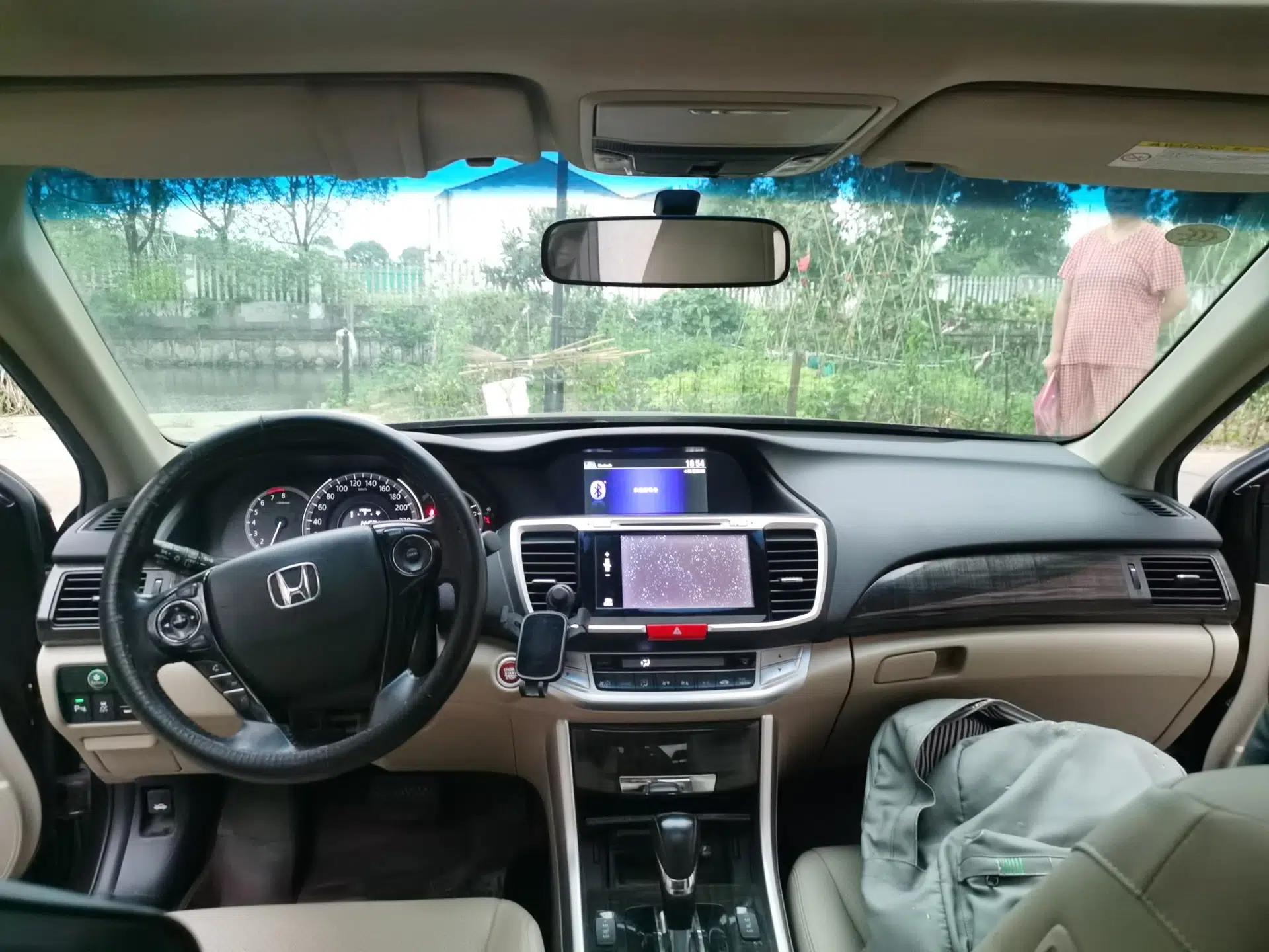 Honda Accord 2014 2.4L EXN Luxury Navigation Edition — миниатюра 9