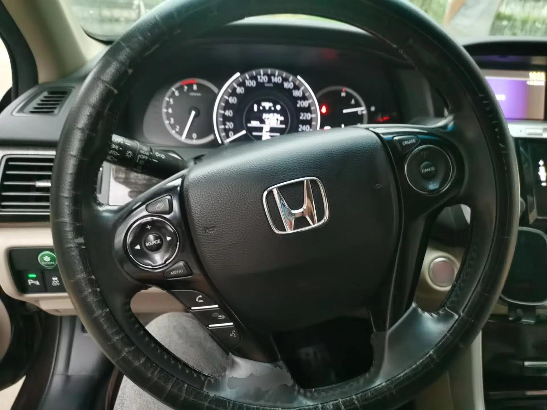 Honda Accord 2014 2.4L EXN Luxury Navigation Edition — миниатюра 10
