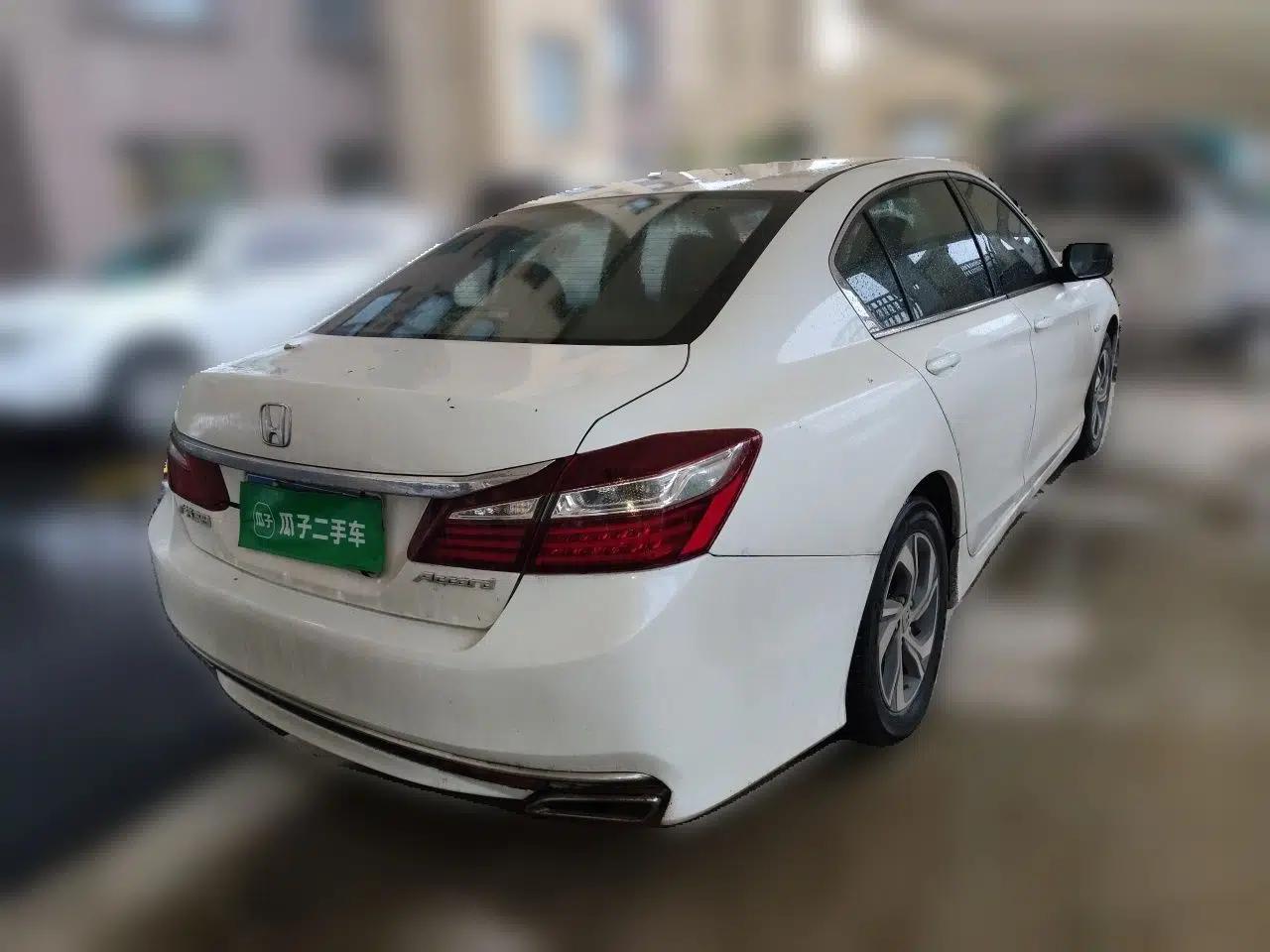 Honda Accord 2016 2.0L Comfort Edition — миниатюра 6
