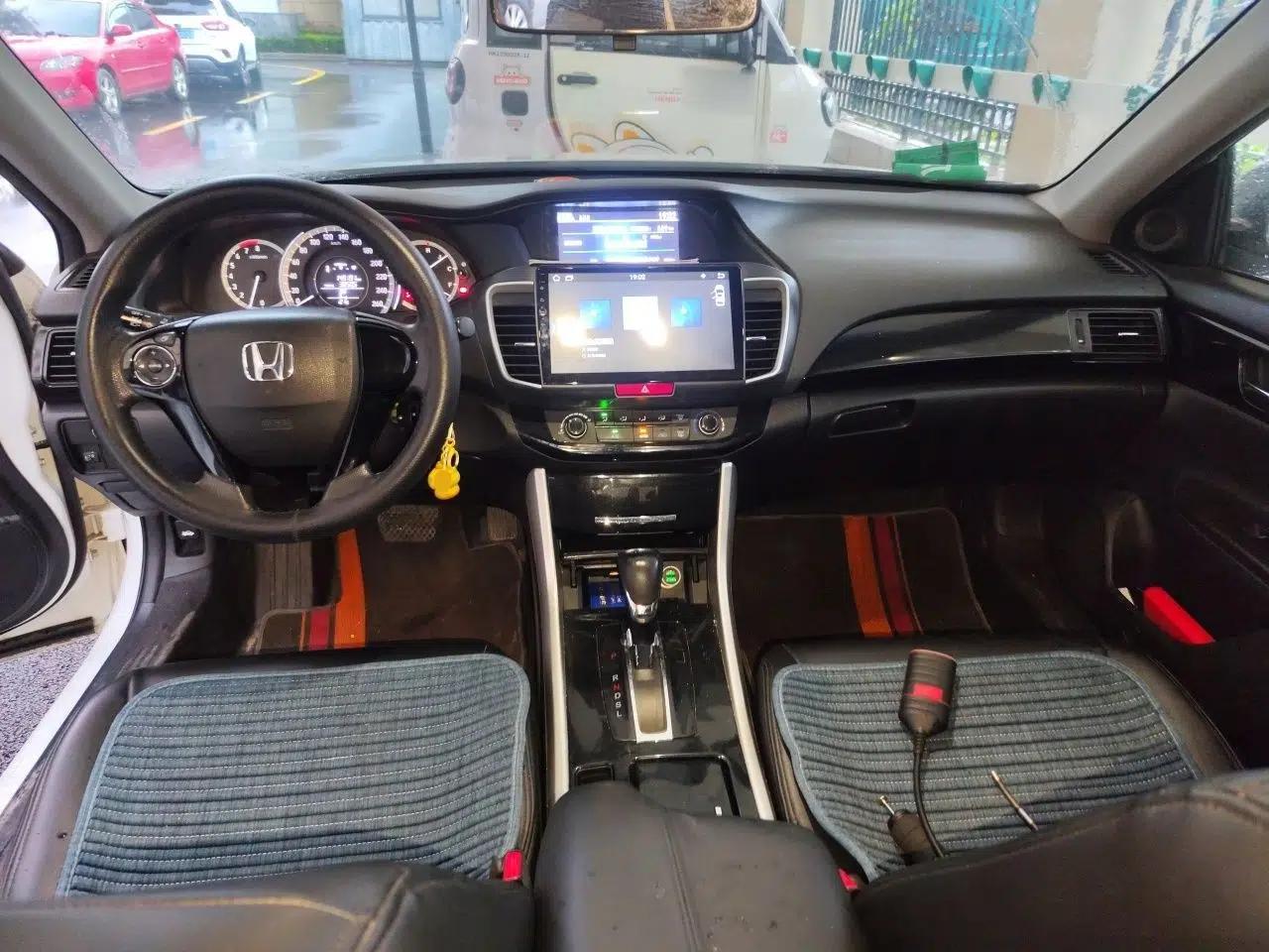 Honda Accord 2016 2.0L Comfort Edition — миниатюра 9