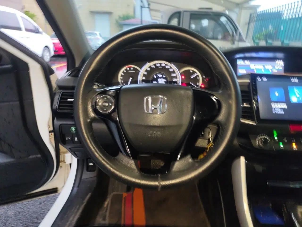 Honda Accord 2016 2.0L Comfort Edition — миниатюра 10