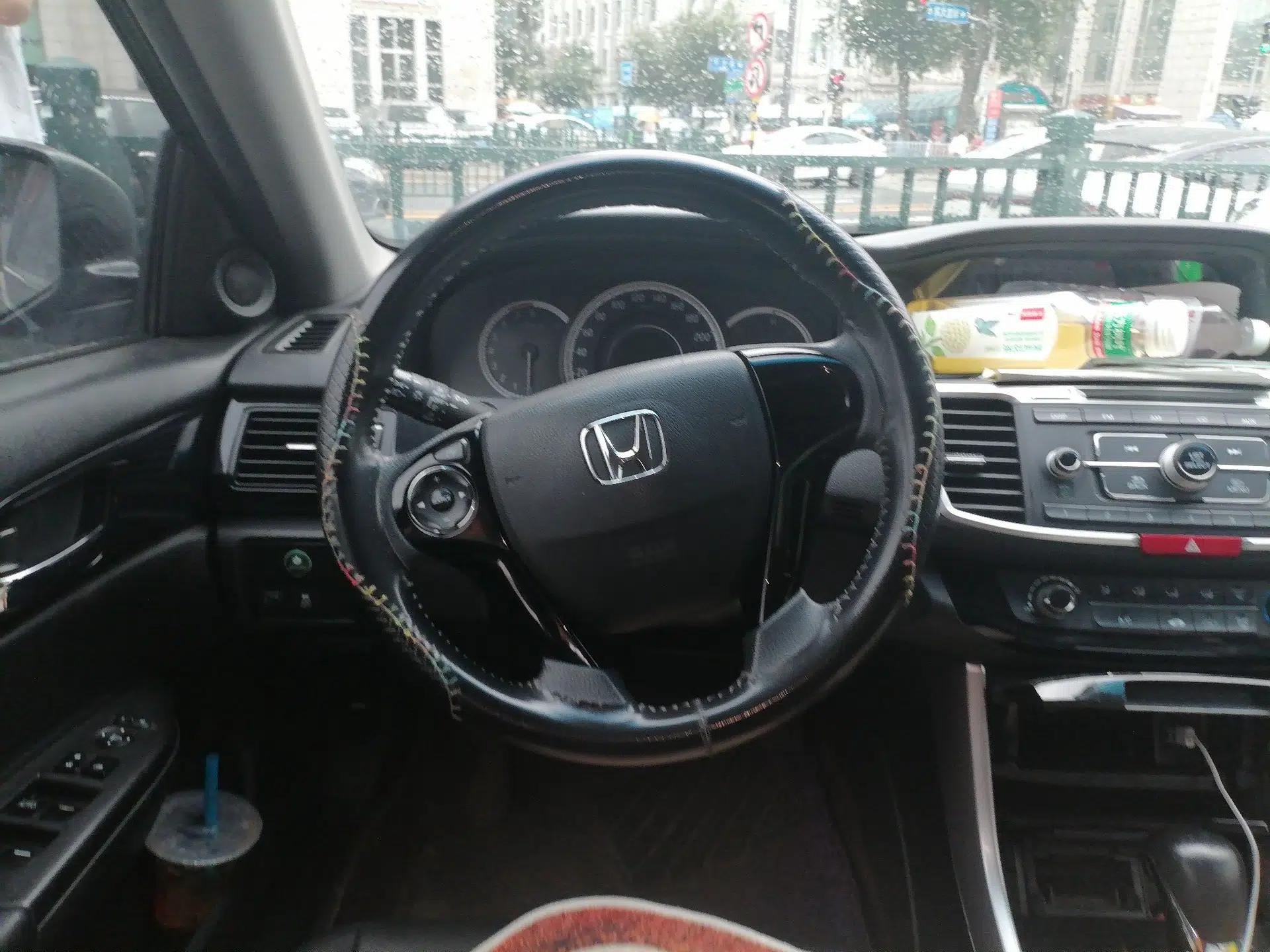 Honda Accord 2016 2.0L Comfort Edition — миниатюра 10