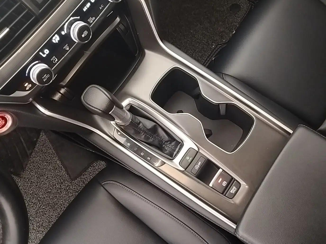 Honda Accord 2018 260TURBO Elite Edition China VI — миниатюра 16