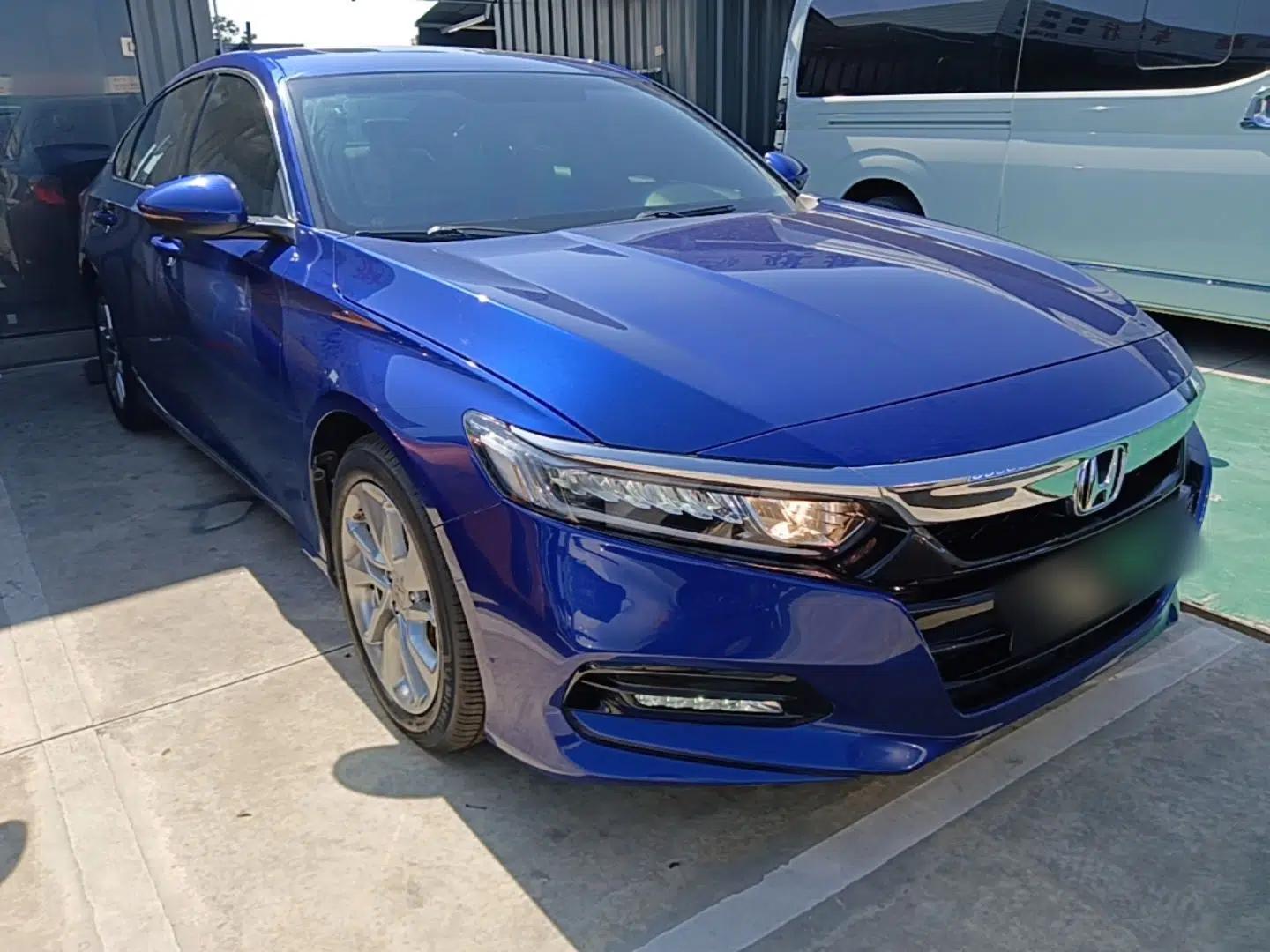 Honda Accord 2018 260TURBO Elite Edition China V — миниатюра 3