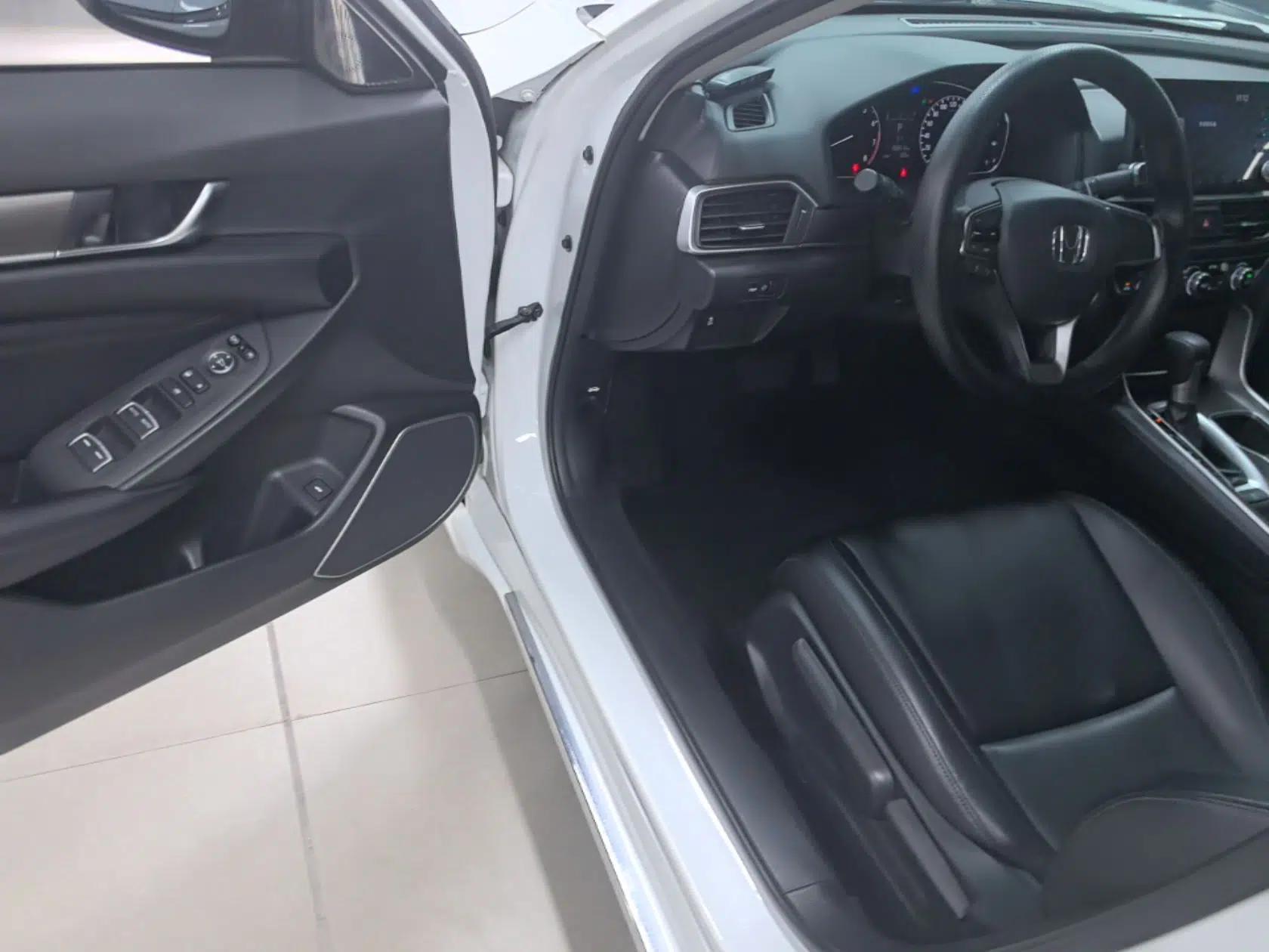 Honda Accord 2018 230TURBO Comfort Version National V — миниатюра 23