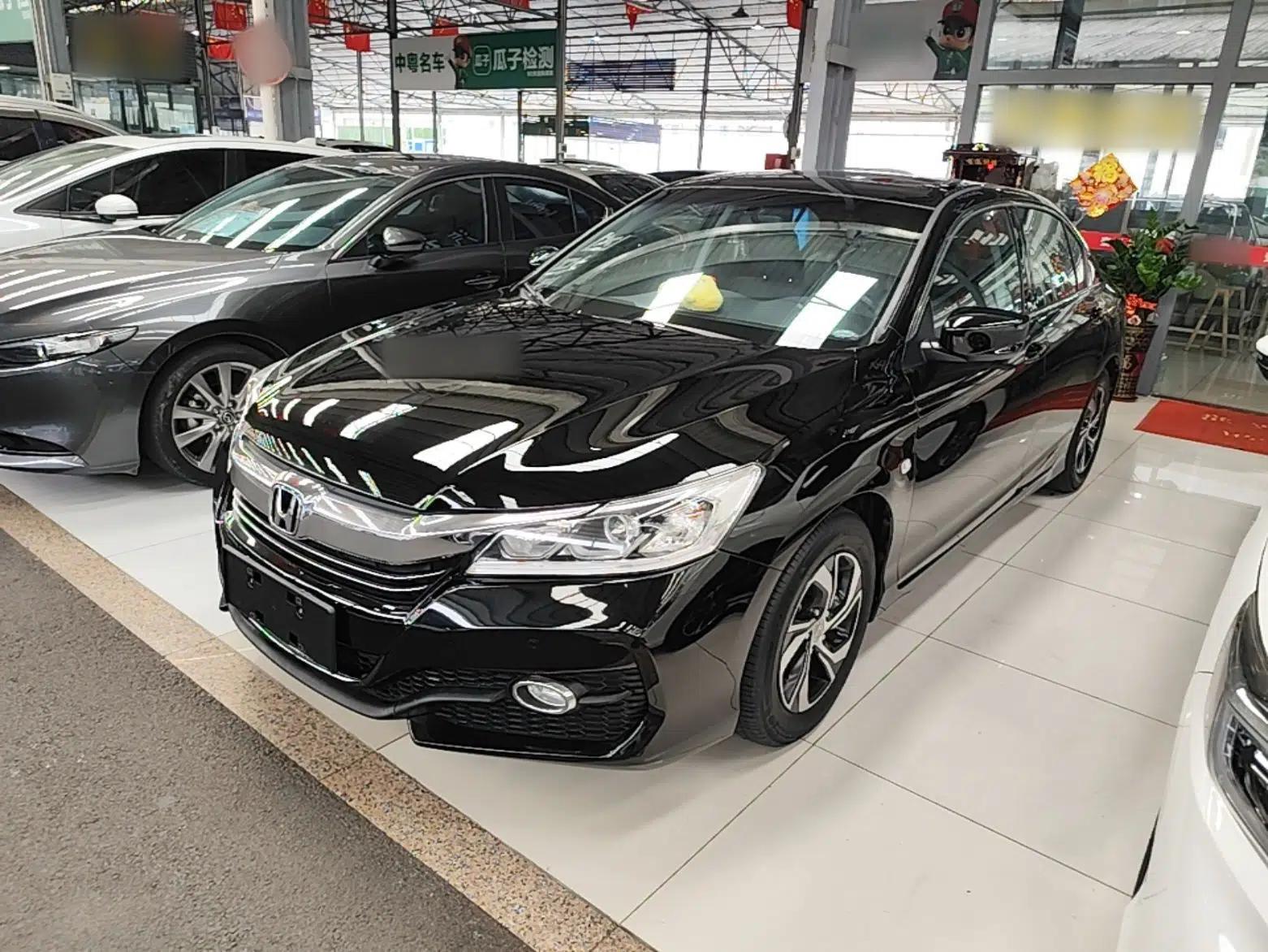 Honda Accord 2016 2.0L Elite Edition — миниатюра 1